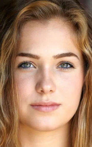 Фотография актёра Хейли Лу Ричардсон (Haley Lu Richardson)