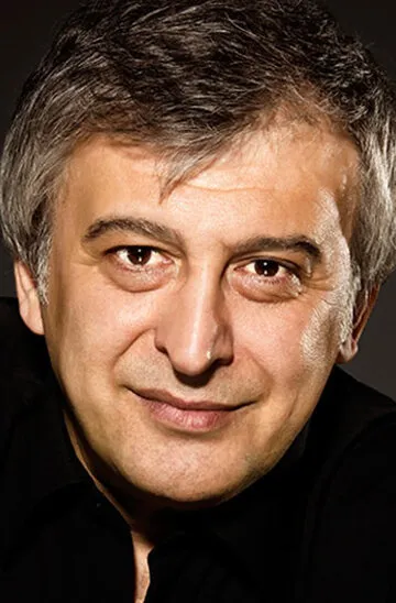 Фотография актёра Хусейн Авни Даньял