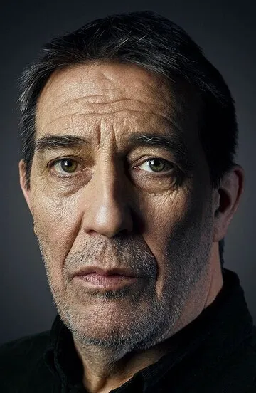 Фотография актёра Киран Хайндс (Ciarán Hinds)
